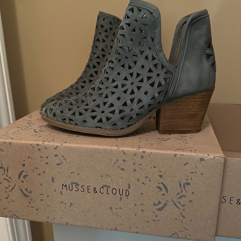 Beautiful  Ankle Boots  Never Worn